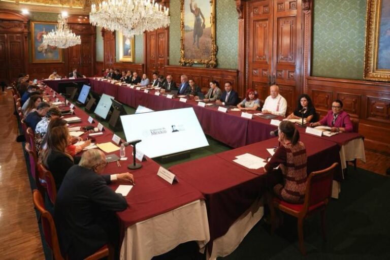 Díaz Mena y Claudia Sheinbaum revisan avances del sistema de salud en Yucatán