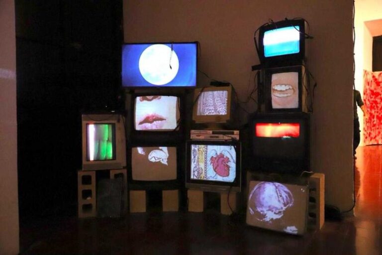 Estudiantes de cine de la UNAY presentan la muestra experimental “El fantasma no tiene casa”