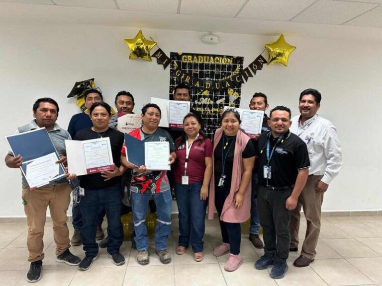 Más de mil 800 personas obtienen su certificado de secundaria en Yucatán