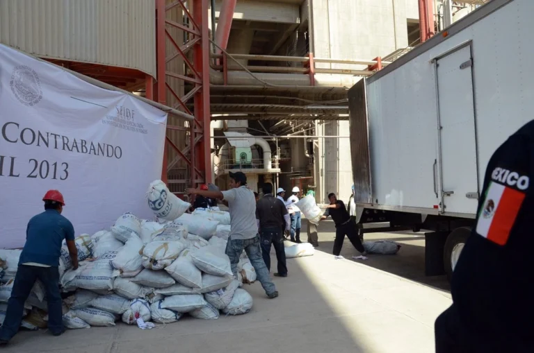 UIF y Aduanas acuerdan combatir operaciones ilícitas en el comercio exterior