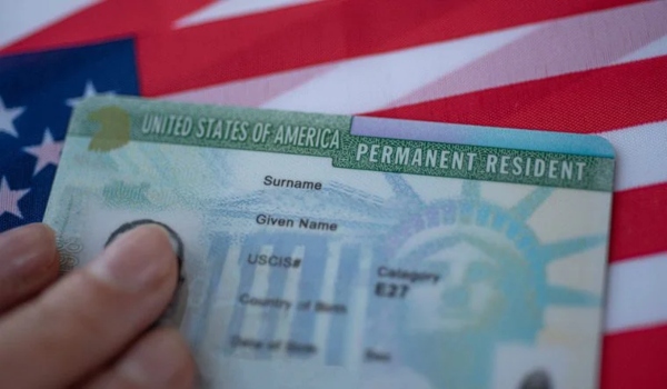 Giro en la Casa Blanca: gobierno frena cambio radical en las solicitudes de “green card”