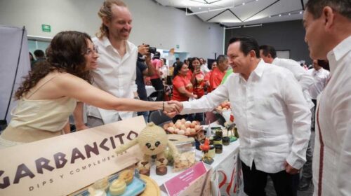 Díaz Mena encabeza encuentro entre restauranteros y emprendedores yucatecos