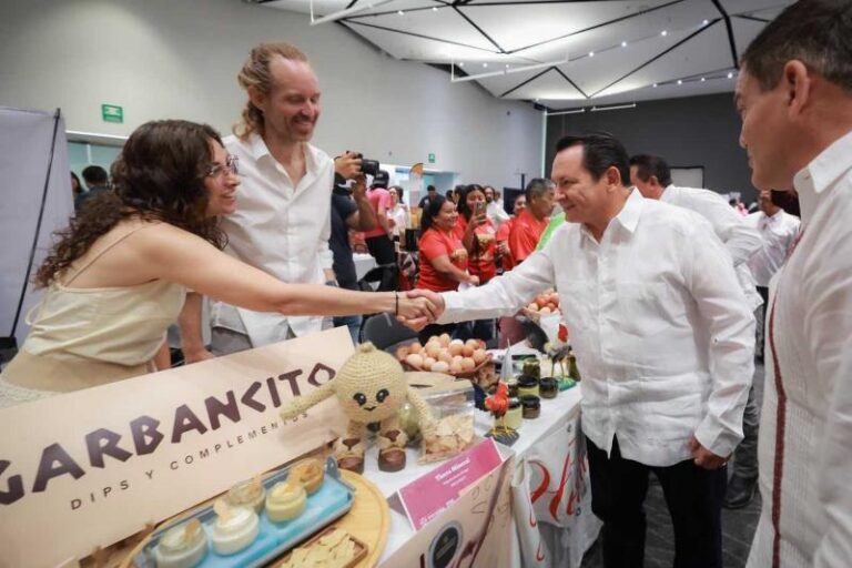 Díaz Mena encabeza encuentro entre restauranteros y emprendedores yucatecos