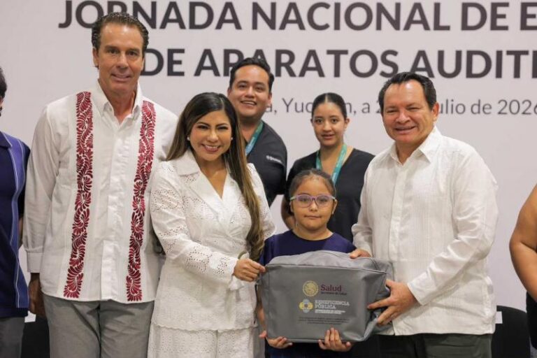 Entregan más de 3 mil auxiliares auditivos en Yucatán