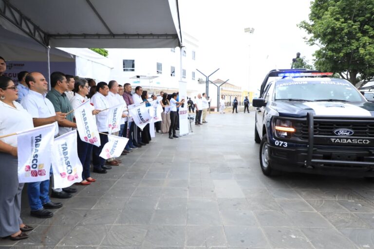 Entregan patrullas, lanchas y equipo de protección a municipios de Tabasco
