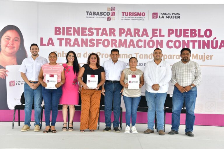 Entregan tarjetas de “Tandas para la Mujer” en Jalapa