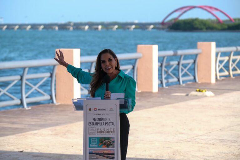 Inmortalizan al Puente Nichupté con la emisión de un timbre postal conmemorativo