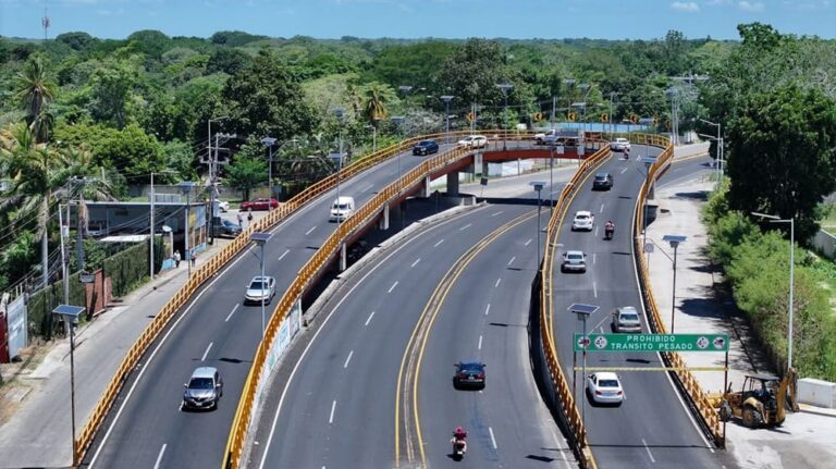 Javier May entrega obras carreteras en Nacajuca