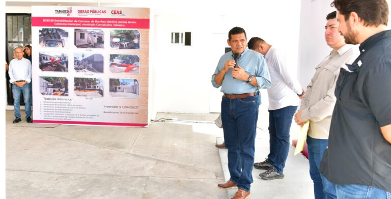 Javier May supervisa e entrega obras de agua y drenaje en Comalcalco
