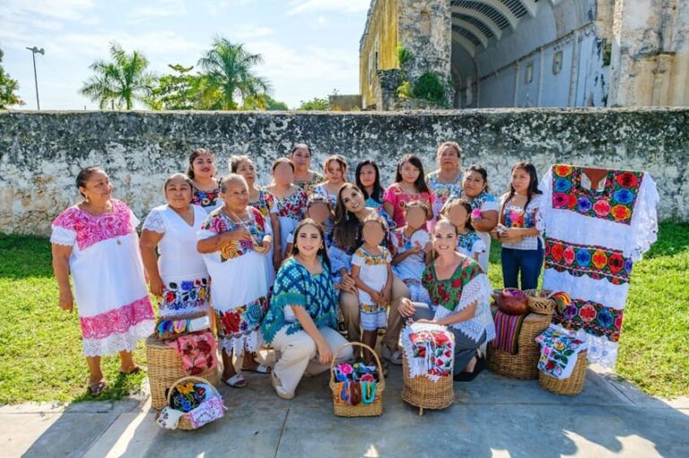 Mara Lezama fortalece el bordado maya con apoyo a más de 4 mil 700 artesanas