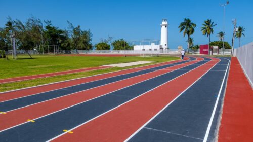 Mara Lezama inaugura la primera pista de atletismo certificada de la Península