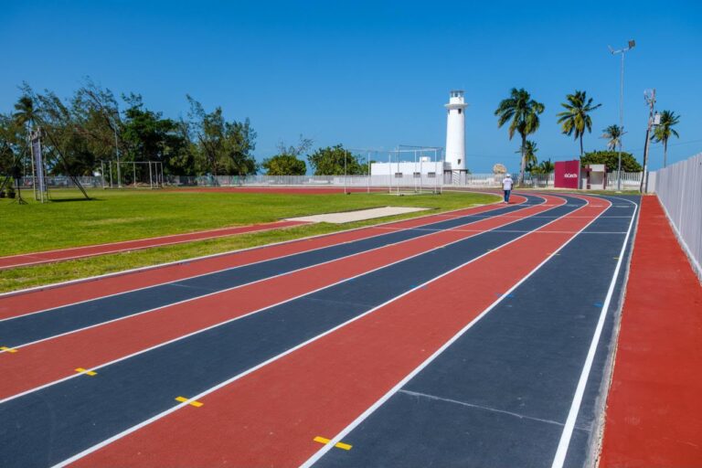 Mara Lezama inaugura la primera pista de atletismo certificada de la Península