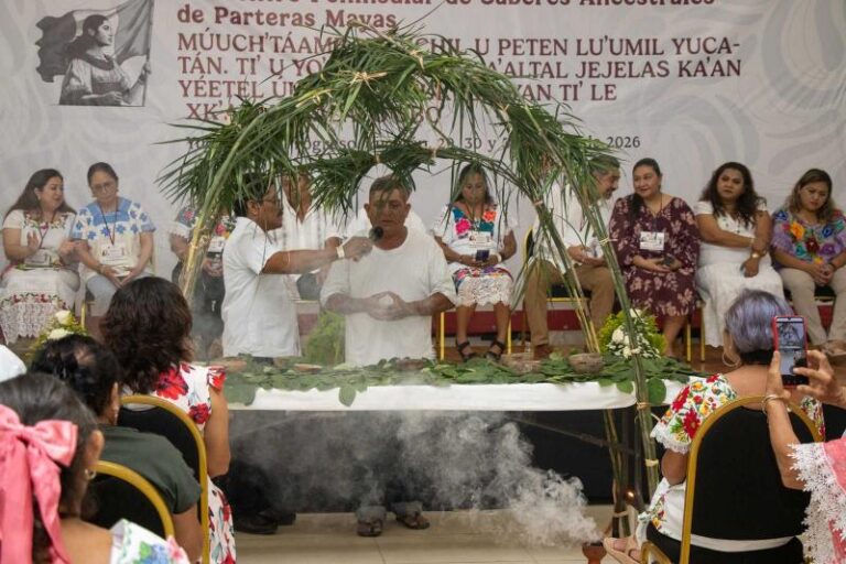 Parteras mayas se reúnen para consolidar la atención materna con identidad cultural