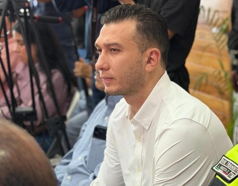 Escándalo en Tulum: Renuncia tesorero municipal tras ser detenido con armas en el aeropuerto de Cancún
