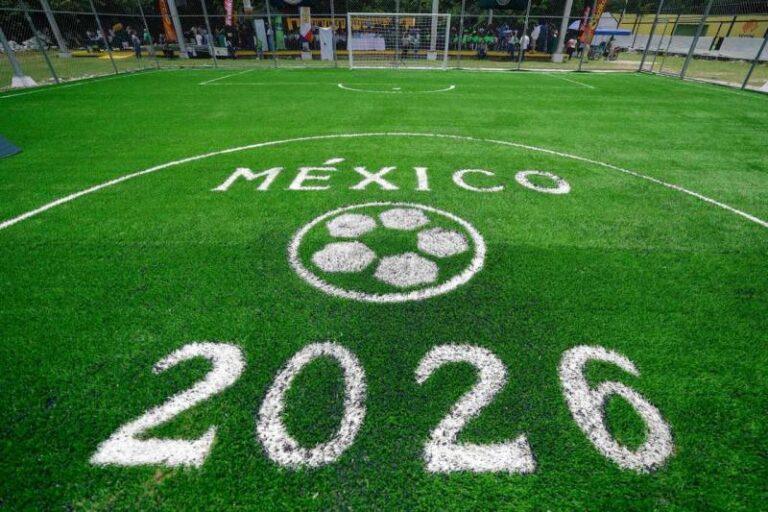 Tecoh estrena moderna cancha de fútbol 5