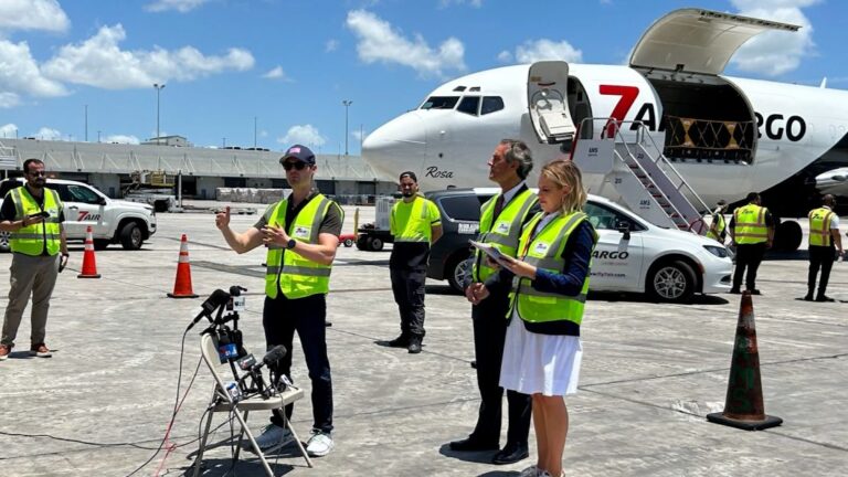 Llega a Cuba el primer cargamento de ayuda humanitaria de EU