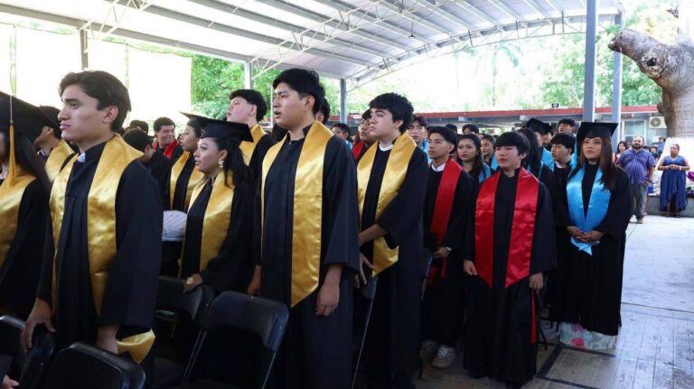 Arranca entrega de más de 3,600 certificados de preparatoria en Yucatán