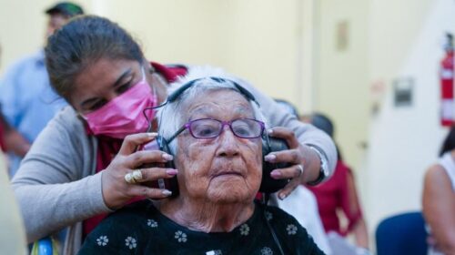 DIF Yucatán entrega cerca de 5 mil auxiliares auditivos con inversión histórica de 120 mdp