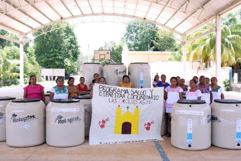 DIF Yucatán fortalece acceso al agua en Kunché con la entrega de tinacos
