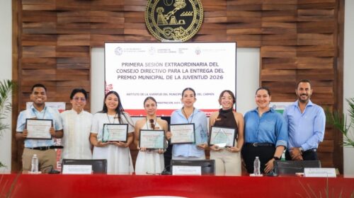 Galardonan a jóvenes destacados de Playa del Carmen