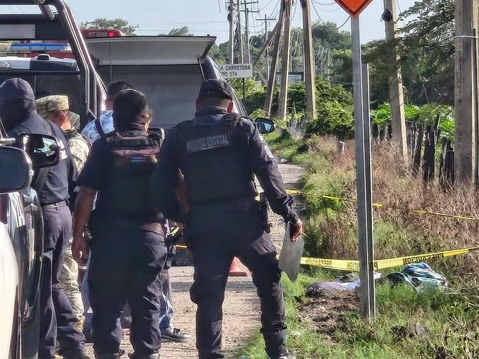 Hallan cuerpo decapitado con narcomensaje en la carretera Villahermosa-Frontera
