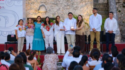 Mara Lezama entrega el Premio Estatal de la Juventud 2026 en Bacalar
