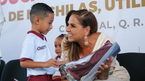Quintana Roo arranca nuevo ciclo escolar con entrega de más de 450 mil paquetes de útiles, mochilas y uniformes