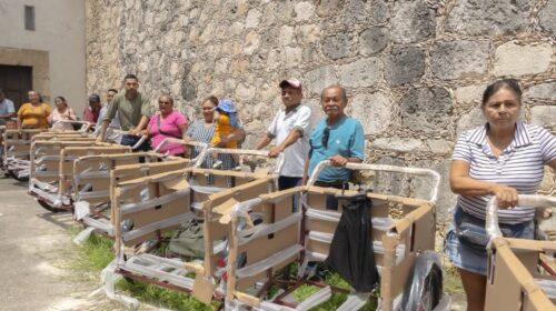 Entregan apoyos y herramientas a pequeños emprendedores en Campeche