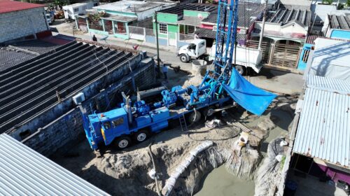 Javier May supervisa obras de agua y educación en Paraíso