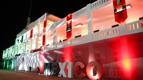 Quintana Roo da la bienvenida a septiembre con el encendido de luces patrias en Chetumal