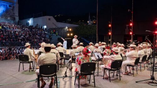 Orquesta Típica Yukalpetén conquista el Festival Cervantino con música yucateca