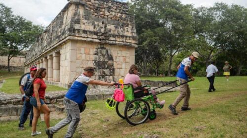 Yucatán fortalece el turismo inclusivo con talleres para personal de paradores
